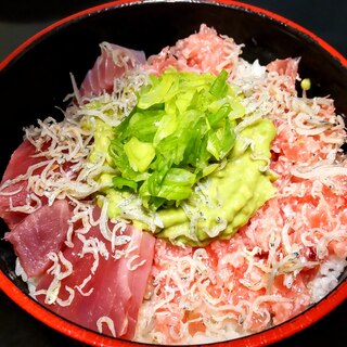 かぐらざかの和風アボカドソースを使った海鮮丼♪